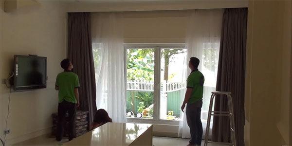 Thợ làm rèm giá rẻ lắp đặt rèm cho khách hàng