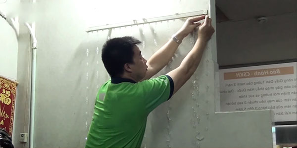 Rèm sợi pha lê tạo không gian lấp lánh, lãng mãn